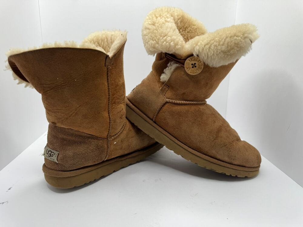 UGG Women's Bailey Button Chestnut Suede Boots 9